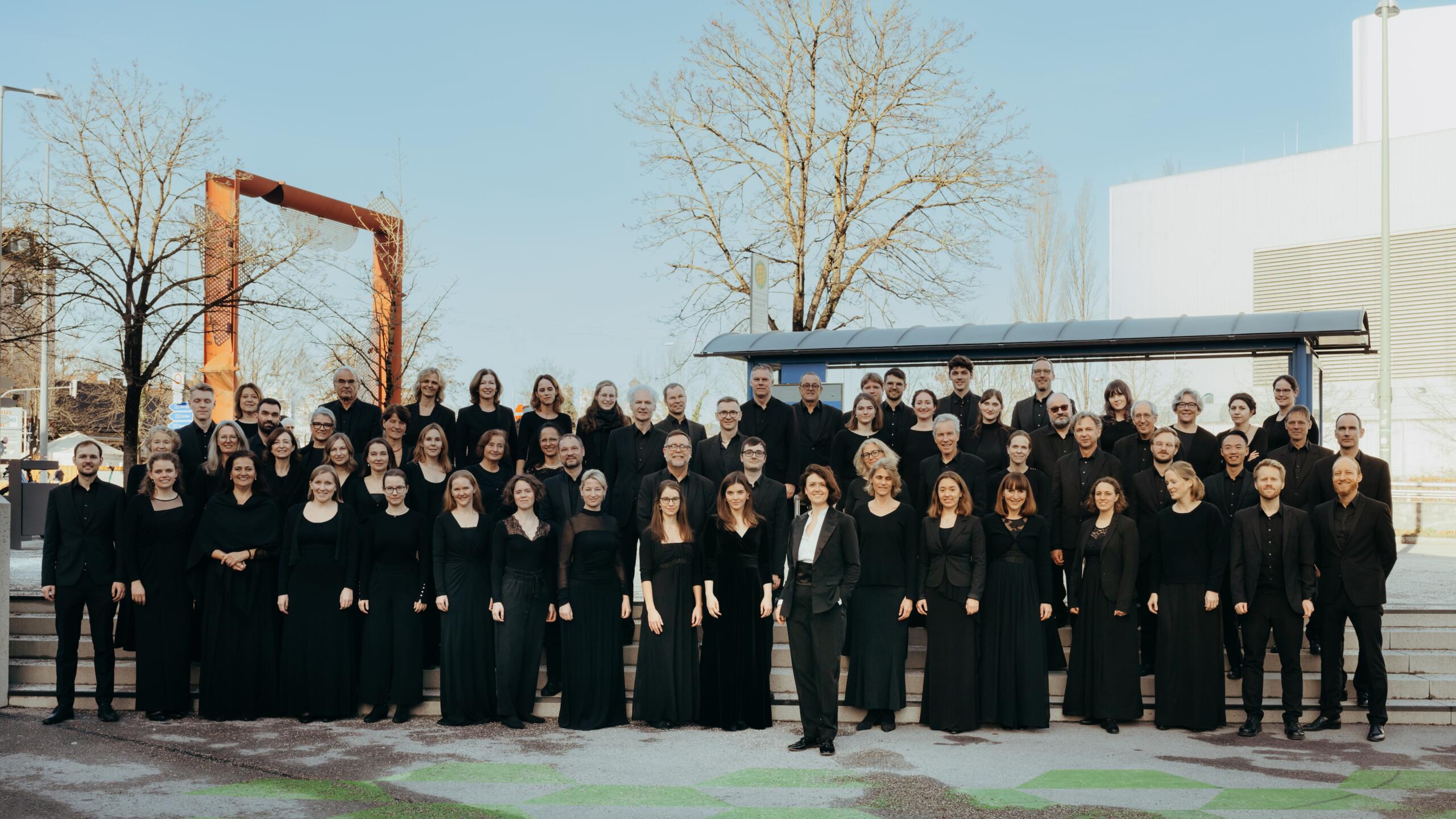 Photograph of the Munich Bach Choir on the Kulturinsel of the Gasteig HP8.